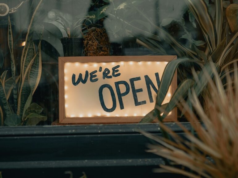 Niet iedere mening verdient een open deur